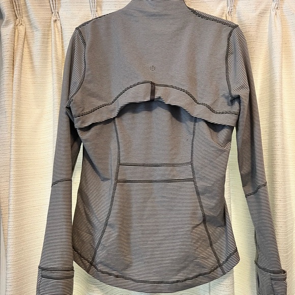Lululemon Define Jacket Sz 12 In Tonka
Stripe Heathered Slate White - Picture 10 of 13